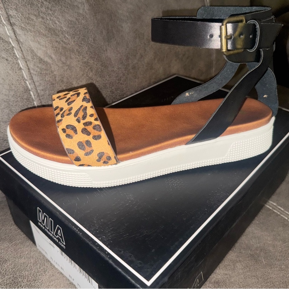 BRAND NEW MIA Brown and Black Sandals with Minimalist Design - Picture 3 of 5